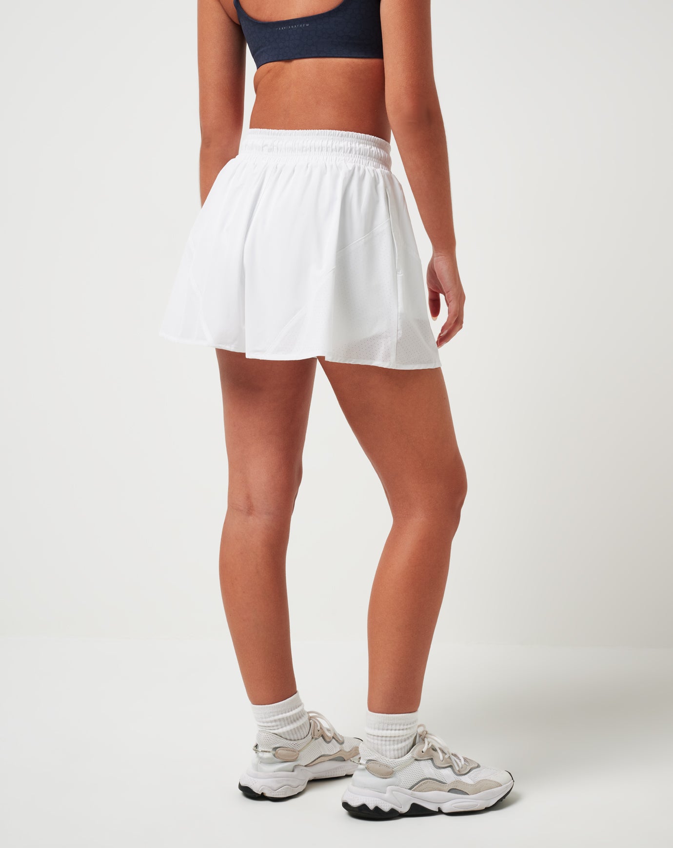 1LG089_1WHT_2_ECOMM.jpg