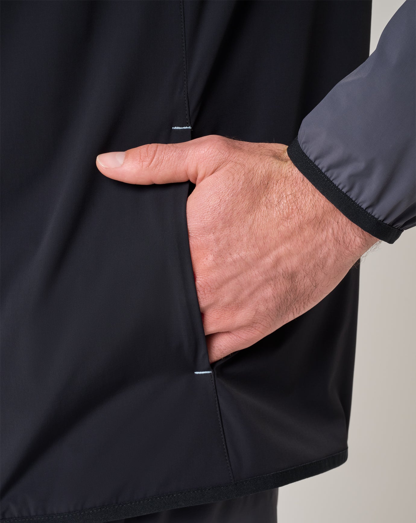 A46589_0BLK_6_ECOMM-jpg_523fa9c4-b5f3-464a-b0e4-ffadbaaba0a9.jpg
